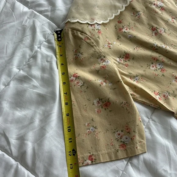 Vintage Floral Cream Top - Picture 9 of 10
